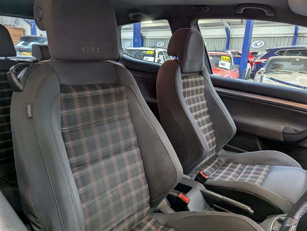 <p>2005 VOLKSWAGEN GOLF GTI</p>