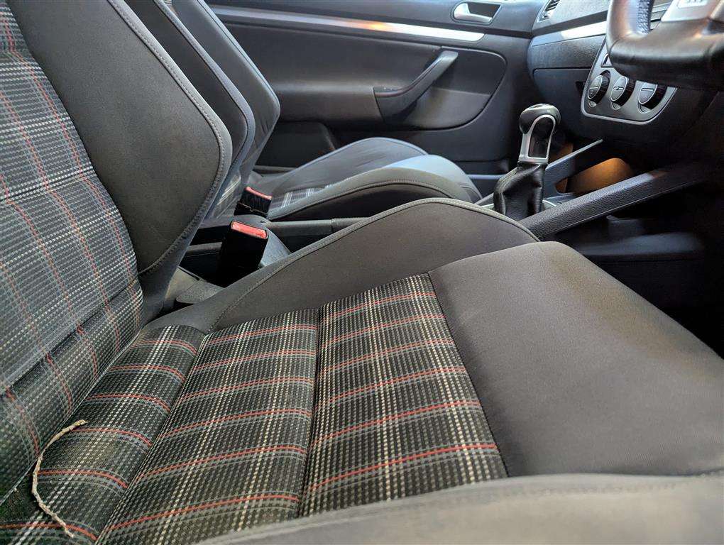 <p>2005 VOLKSWAGEN GOLF GTI</p>