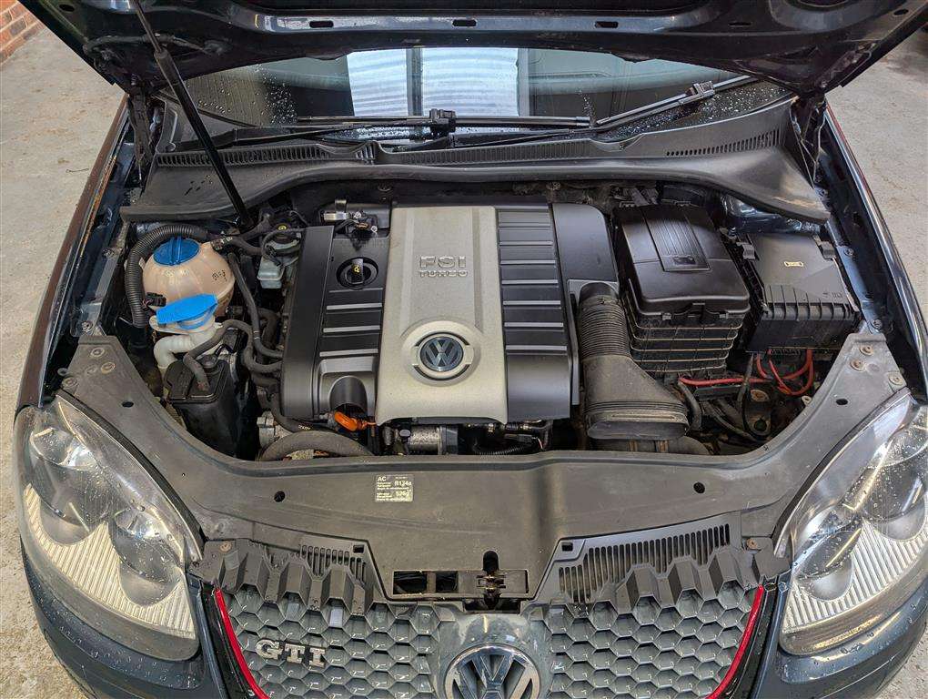 <p>2005 VOLKSWAGEN GOLF GTI</p>