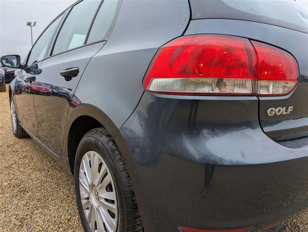 <p>2011 VOLKSWAGEN GOLF S TSI</p>