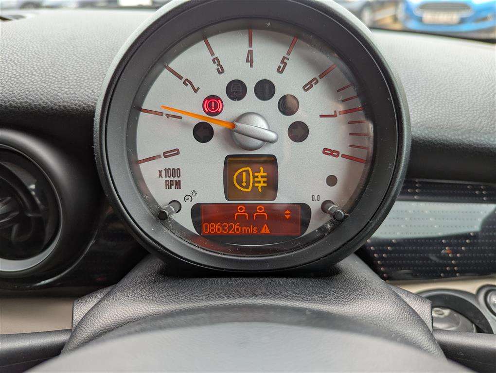 <p>2013 MINI COOPER BAKER STREET</p>