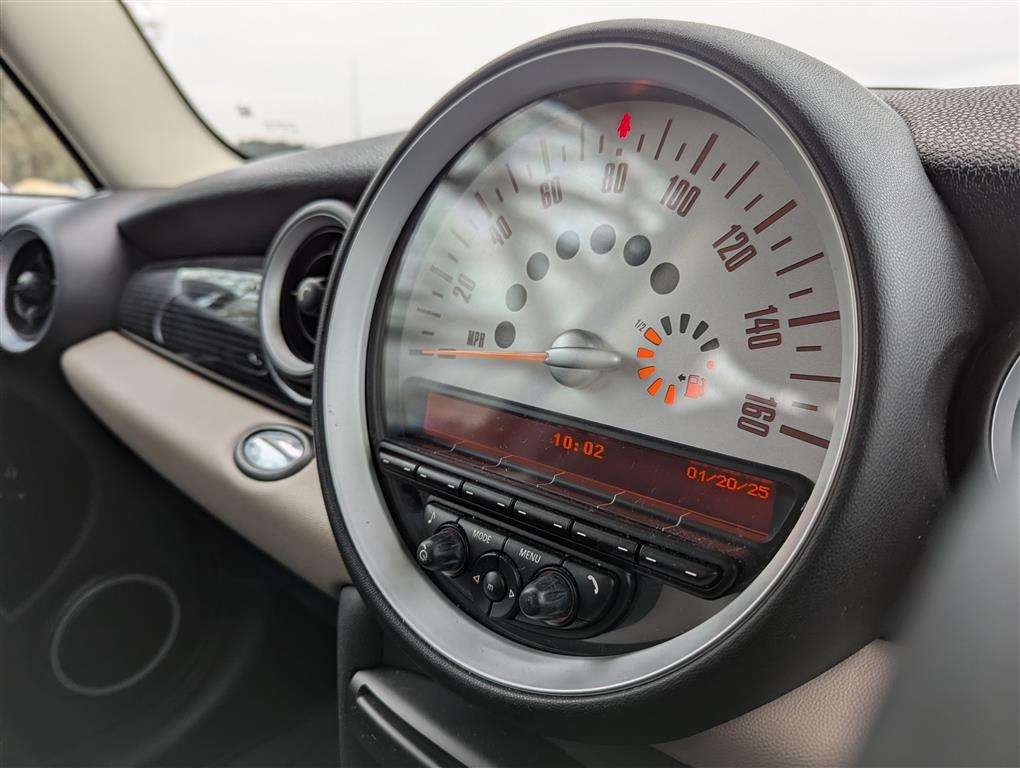 <p>2013 MINI COOPER BAKER STREET</p>
