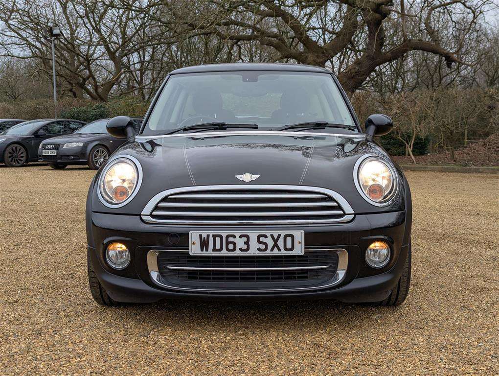 <p>2013 MINI COOPER BAKER STREET</p>
