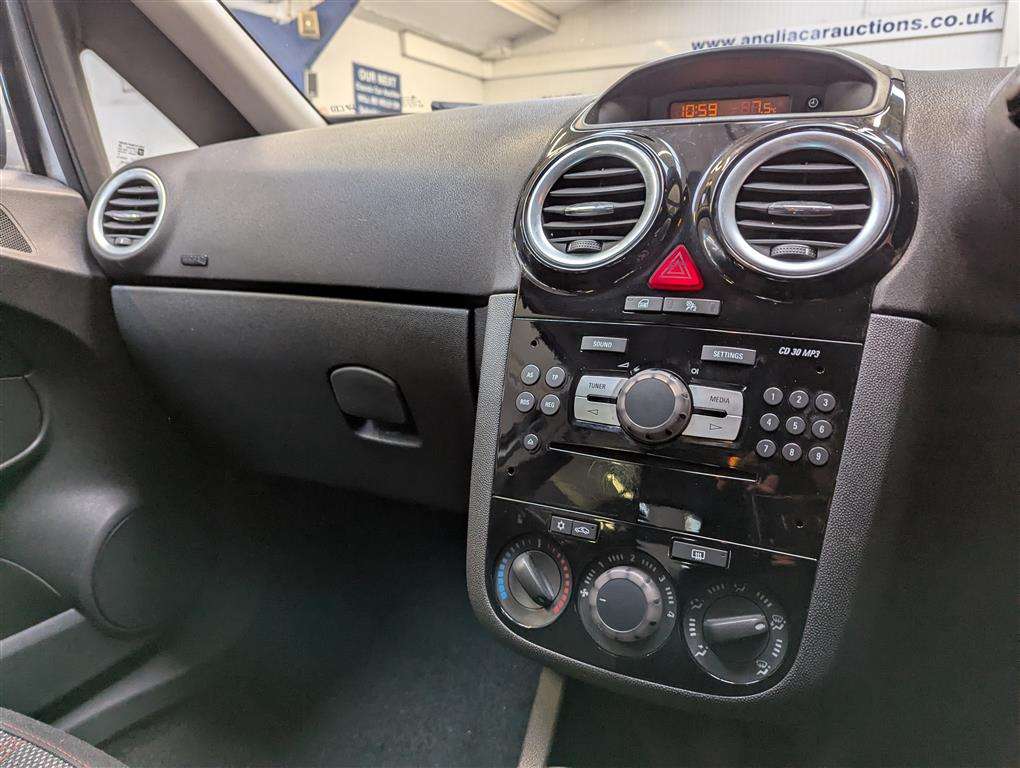 <p>2013 VAUXHALL CORSA SXI AC</p>
