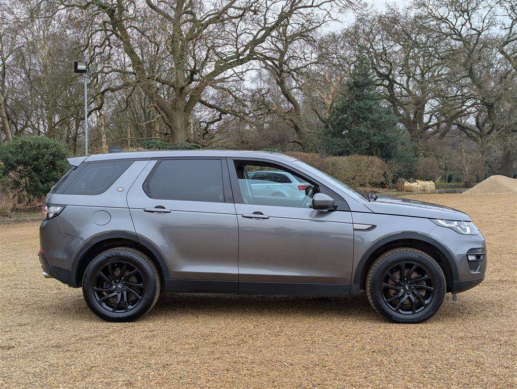<p>2016 LAND ROVER DISCOVERY SPORT SE TECH T</p>