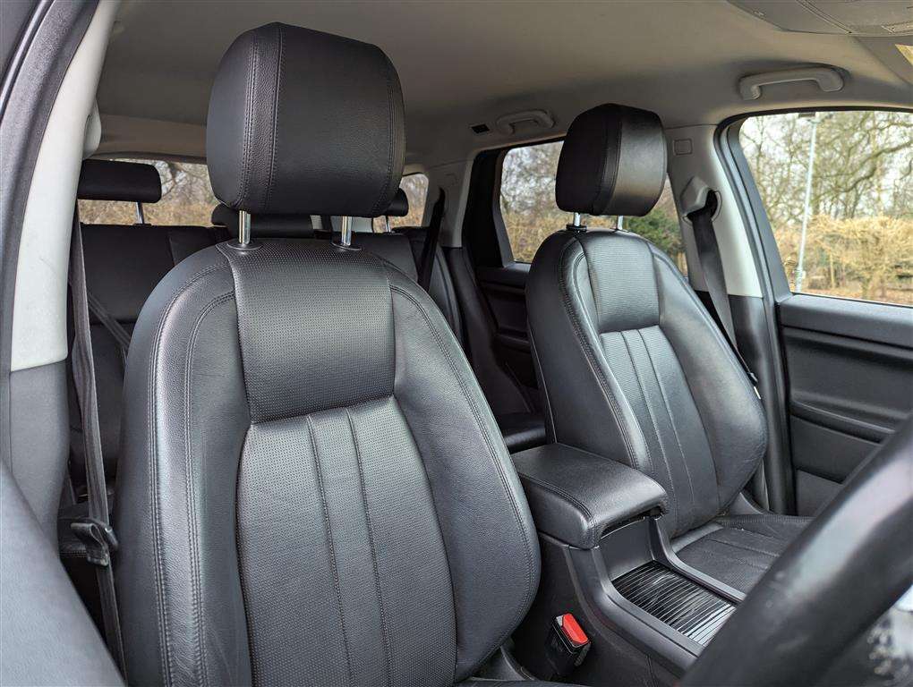 <p>2016 LAND ROVER DISCOVERY SPORT SE TECH T</p>