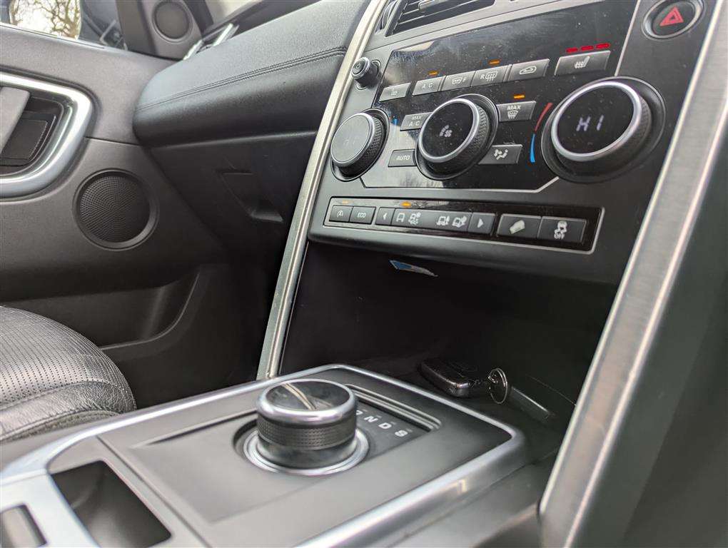 <p>2016 LAND ROVER DISCOVERY SPORT SE TECH T</p>