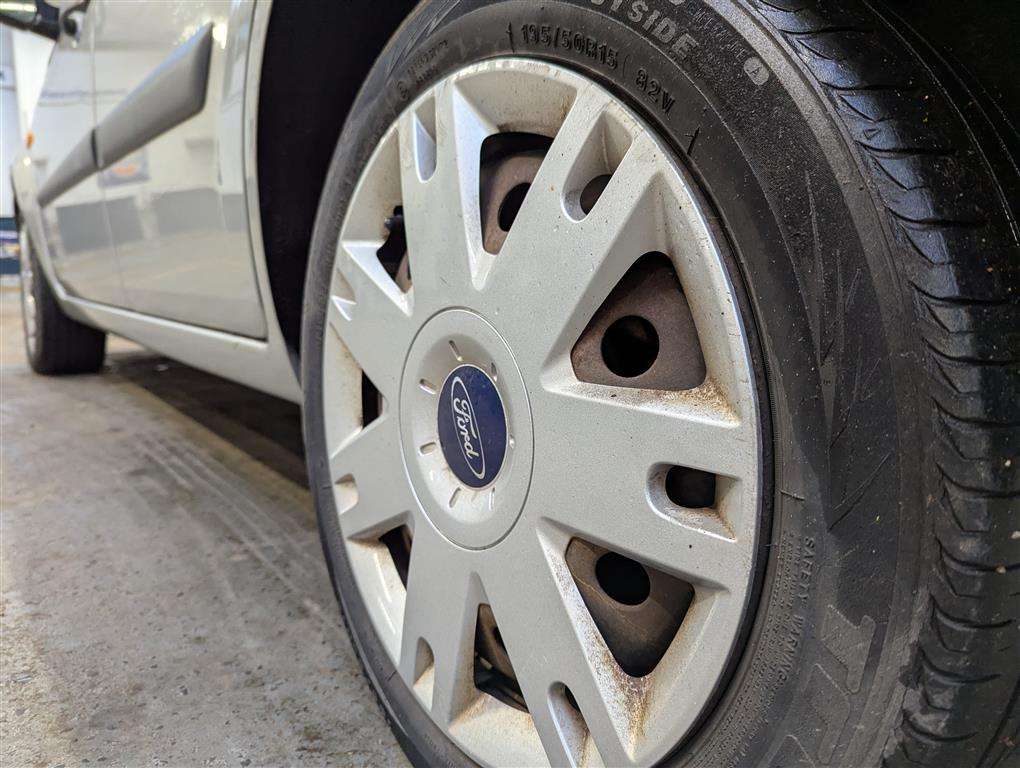 <p>2007 FORD FIESTA STYLE</p>