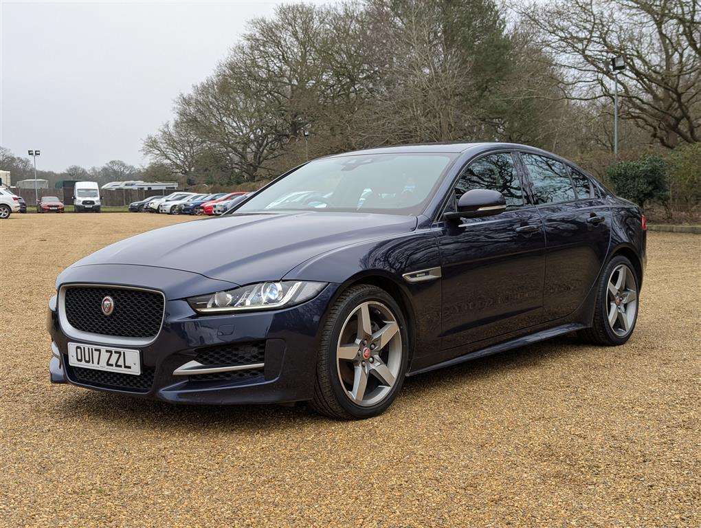 <p>2017 JAGUAR XE R-SPORT D AUTO</p>