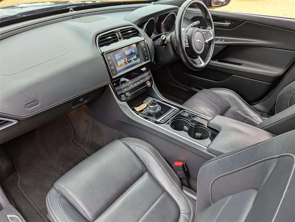 <p>2017 JAGUAR XE R-SPORT D AUTO</p>