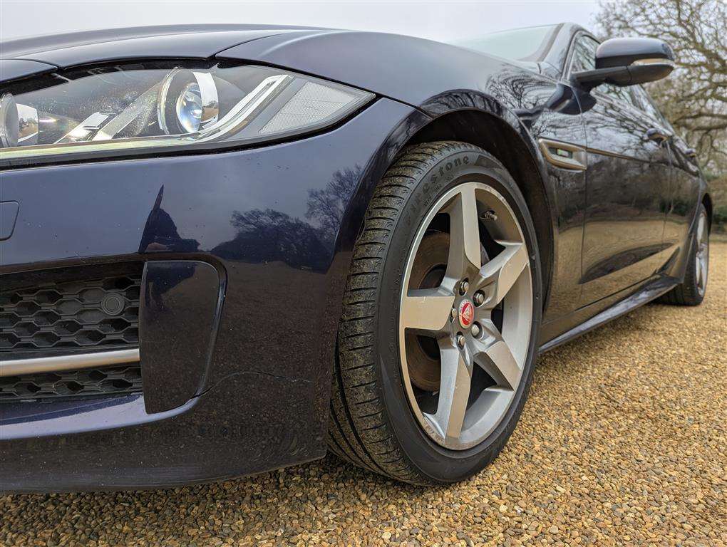 <p>2017 JAGUAR XE R-SPORT D AUTO</p>