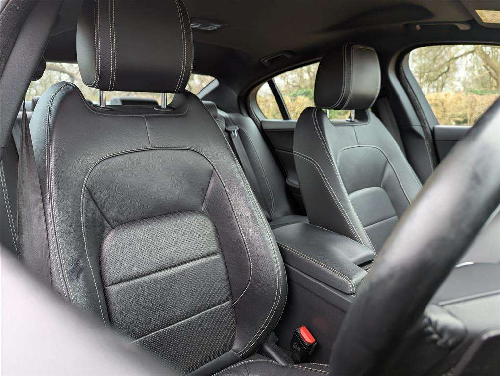 <p>2017 JAGUAR XE R-SPORT D AUTO</p>