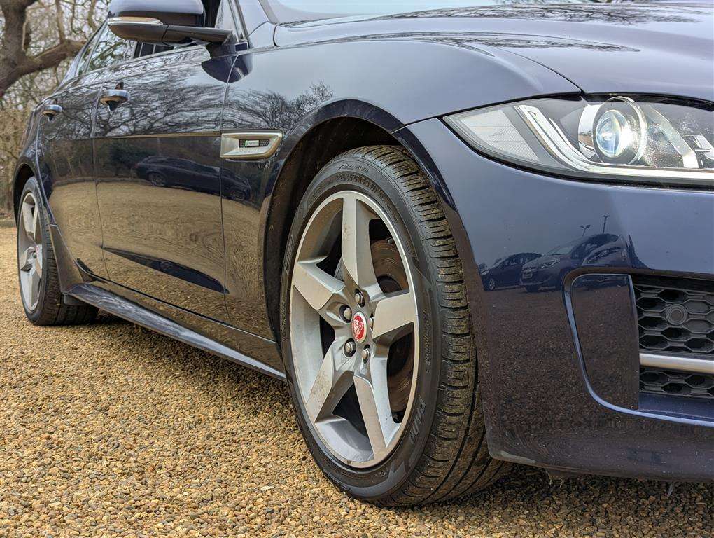 <p>2017 JAGUAR XE R-SPORT D AUTO</p>