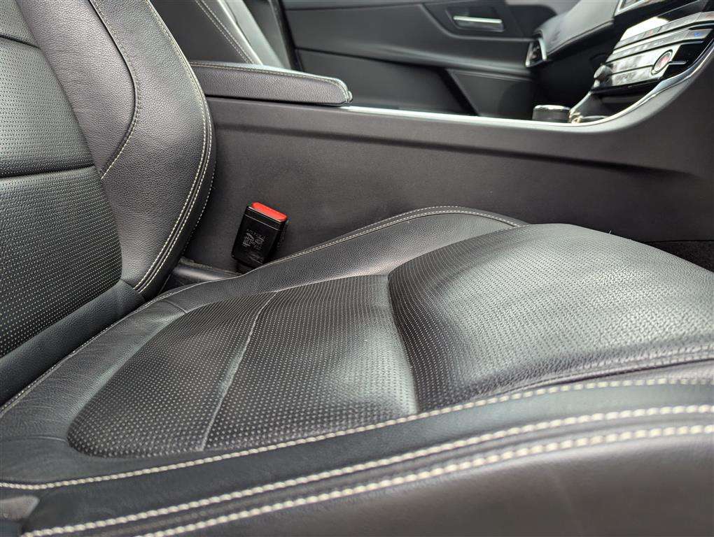<p>2017 JAGUAR XE R-SPORT D AUTO</p>