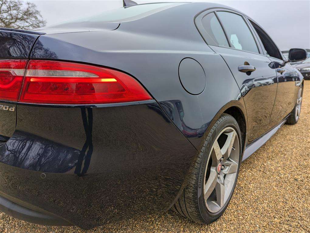 <p>2017 JAGUAR XE R-SPORT D AUTO</p>