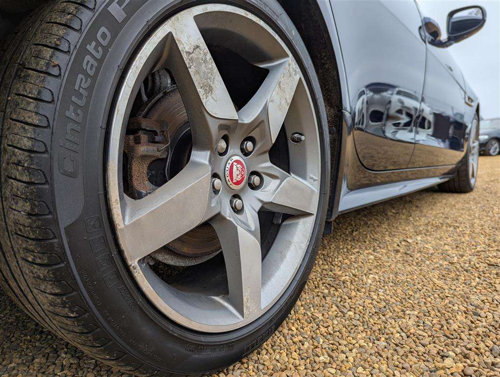 <p>2017 JAGUAR XE R-SPORT D AUTO</p>