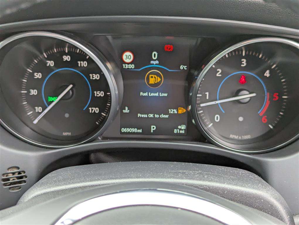 <p>2017 JAGUAR XE R-SPORT D AUTO</p>