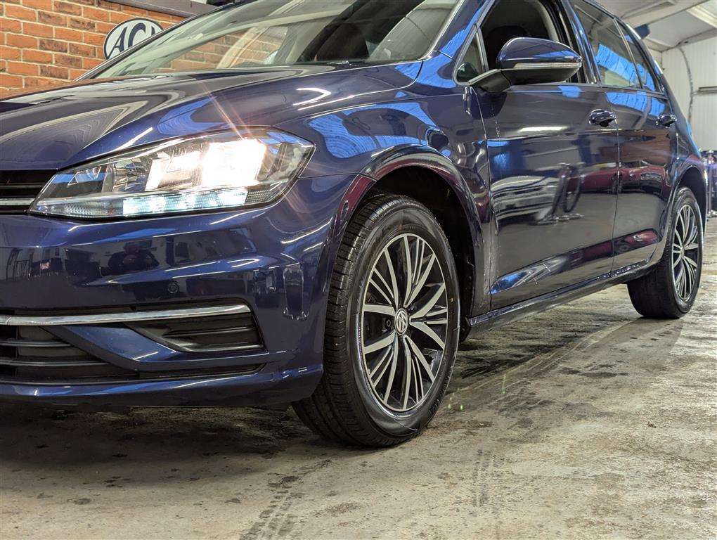 <p>2018 VOLKSWAGEN GOLF SE TSI BMT</p>
