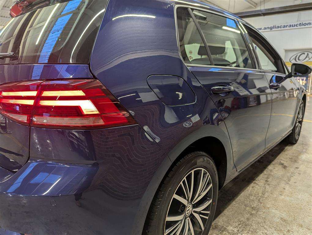 <p>2018 VOLKSWAGEN GOLF SE TSI BMT</p>