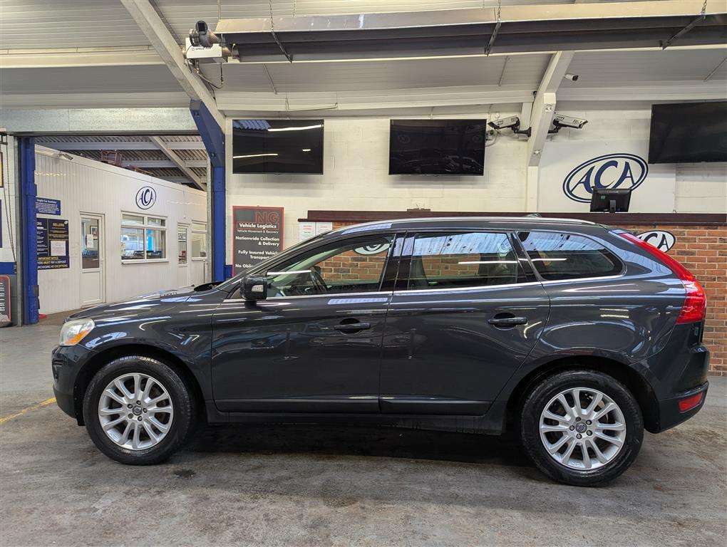 <p>2010 VOLVO XC60 SE LUX D AUTO</p>