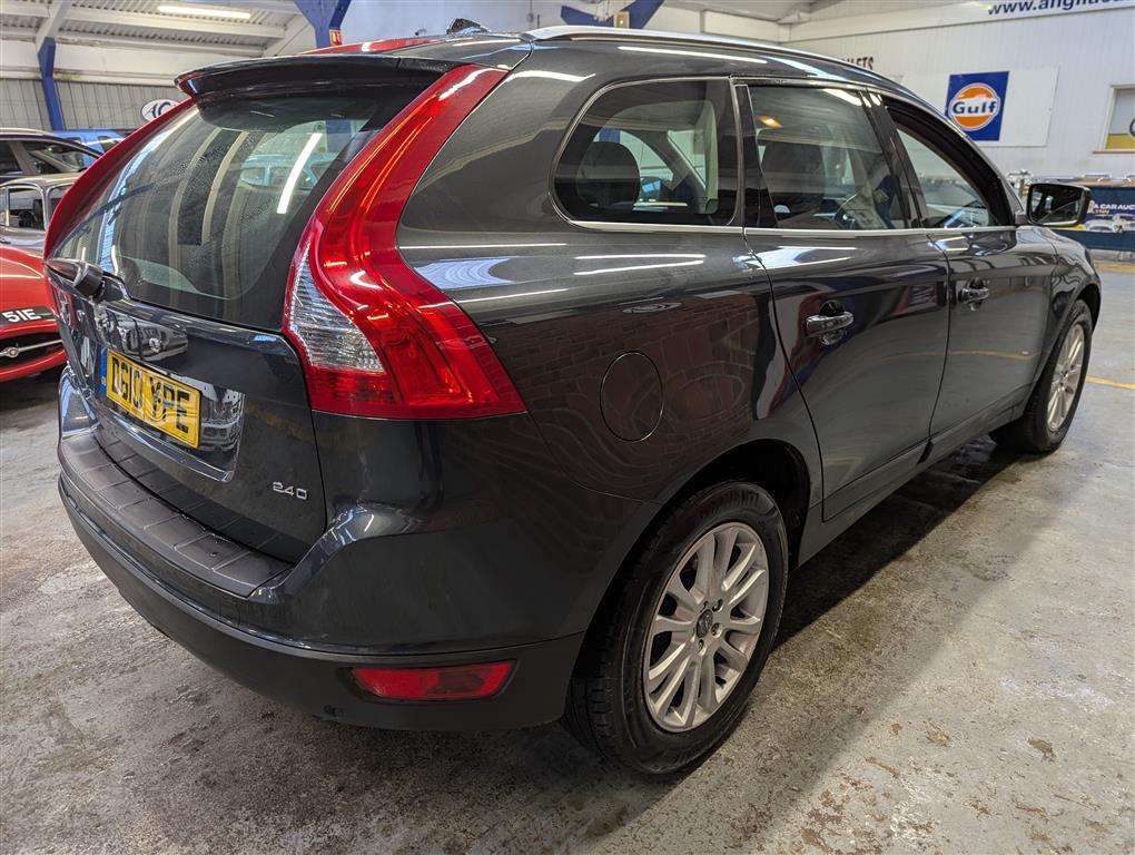 <p>2010 VOLVO XC60 SE LUX D AUTO</p>
