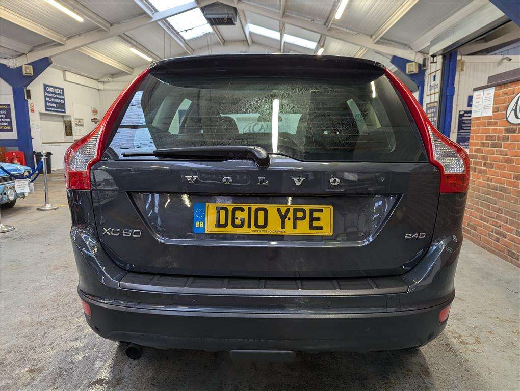 <p>2010 VOLVO XC60 SE LUX D AUTO</p>