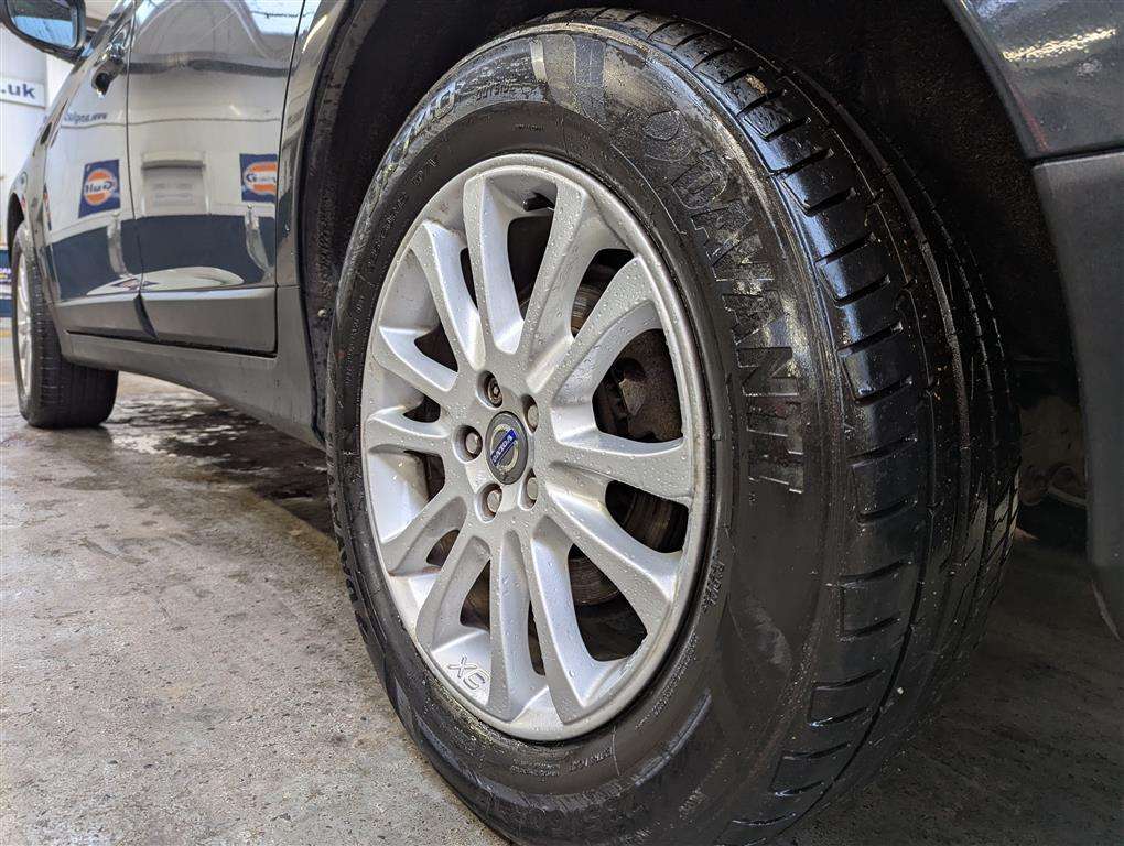 <p>2010 VOLVO XC60 SE LUX D AUTO</p>