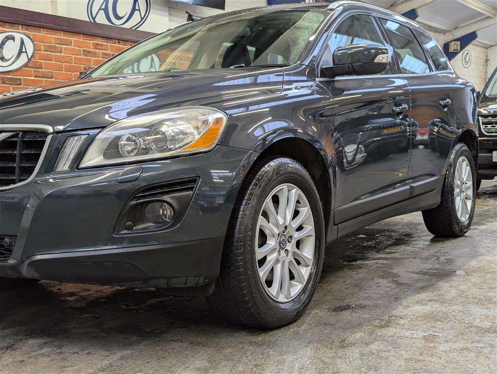 <p>2010 VOLVO XC60 SE LUX D AUTO</p>