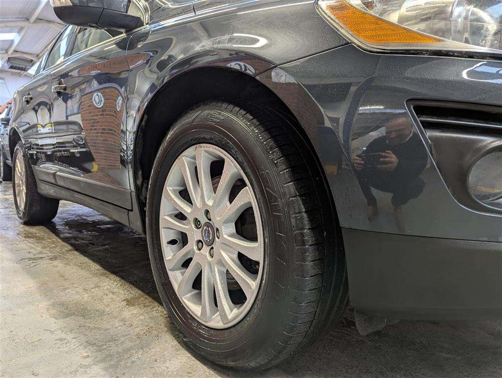 <p>2010 VOLVO XC60 SE LUX D AUTO</p>