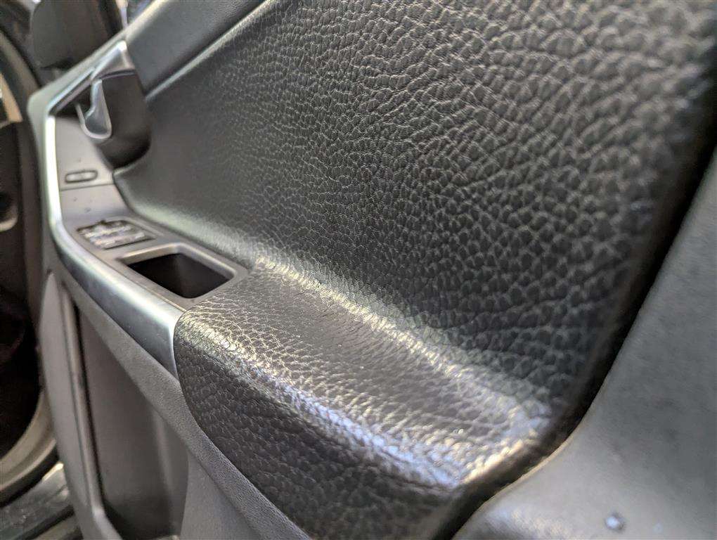 <p>2010 VOLVO XC60 SE LUX D AUTO</p>