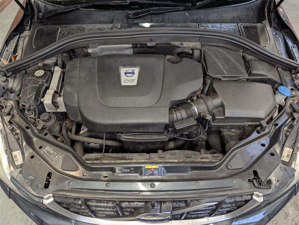 <p>2010 VOLVO XC60 SE LUX D AUTO</p>