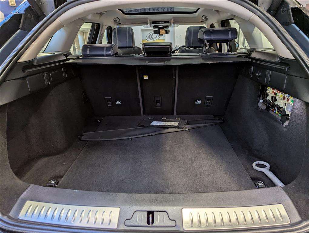 <p>2019 LAND ROVER RANGE ROVER VELAR HSE D18</p>