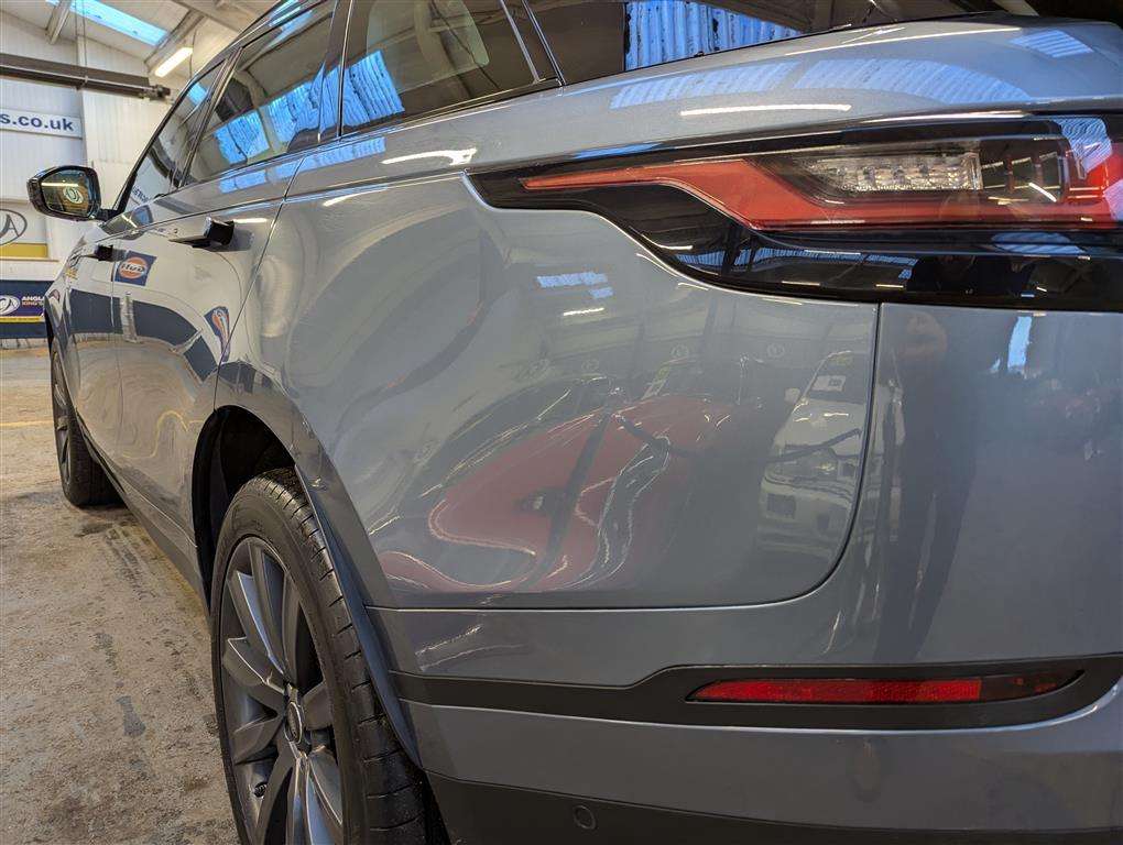 <p>2019 LAND ROVER RANGE ROVER VELAR HSE D18</p>