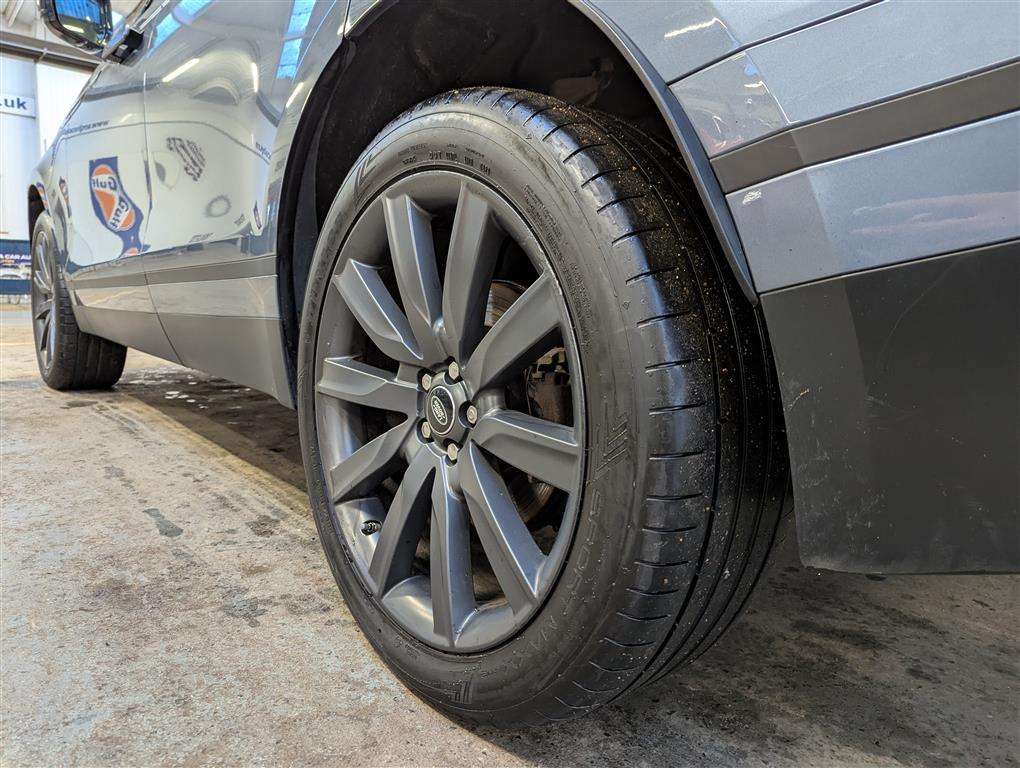 <p>2019 LAND ROVER RANGE ROVER VELAR HSE D18</p>