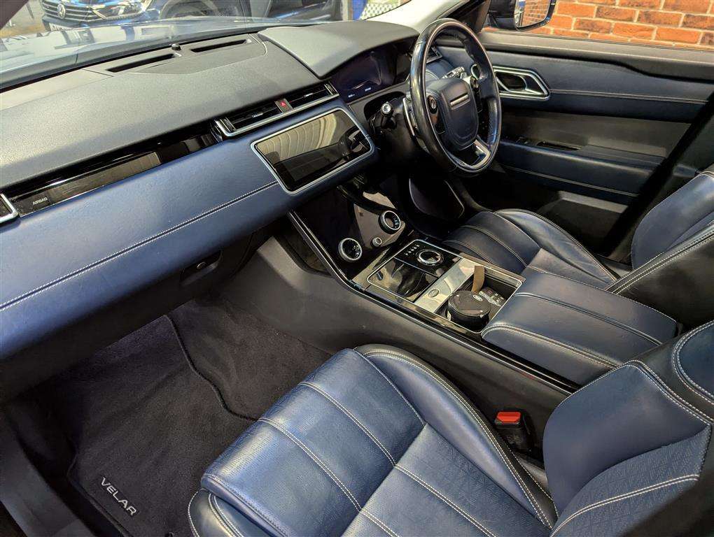 <p>2019 LAND ROVER RANGE ROVER VELAR HSE D18</p>