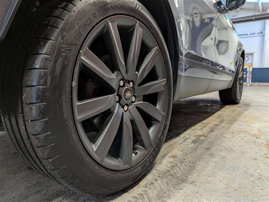 <p>2019 LAND ROVER RANGE ROVER VELAR HSE D18</p>