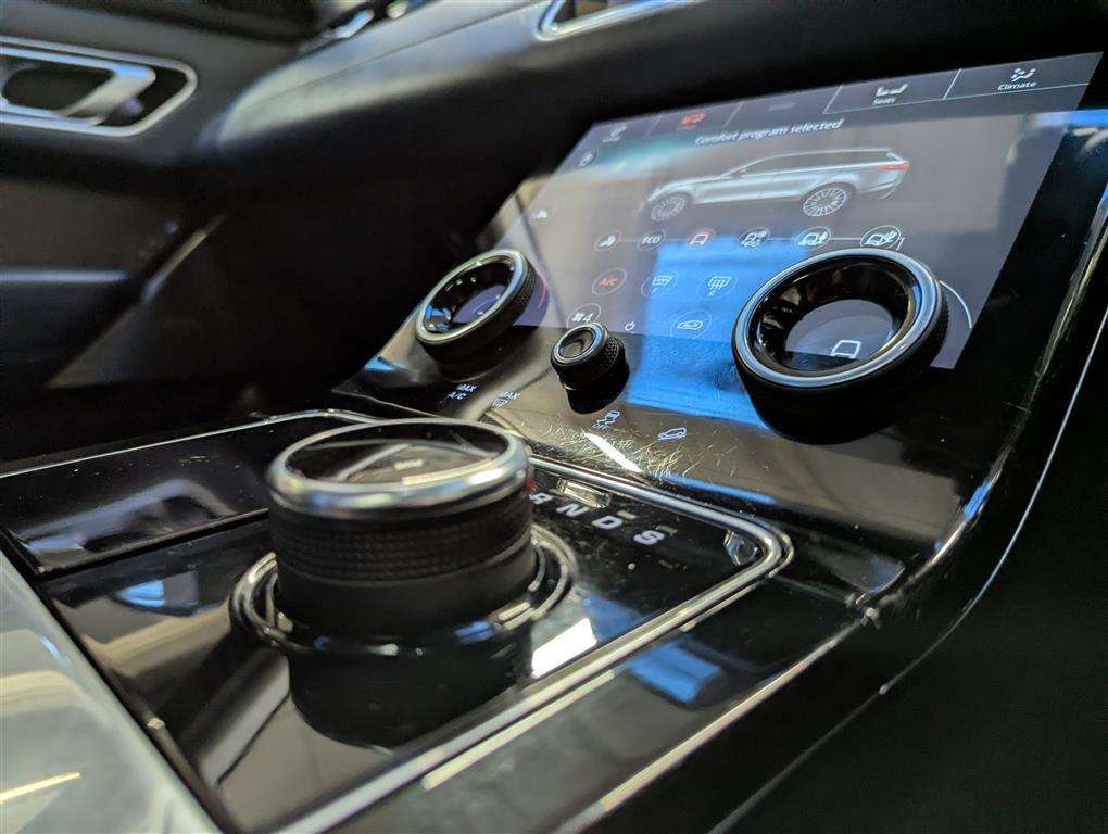 <p>2019 LAND ROVER RANGE ROVER VELAR HSE D18</p>