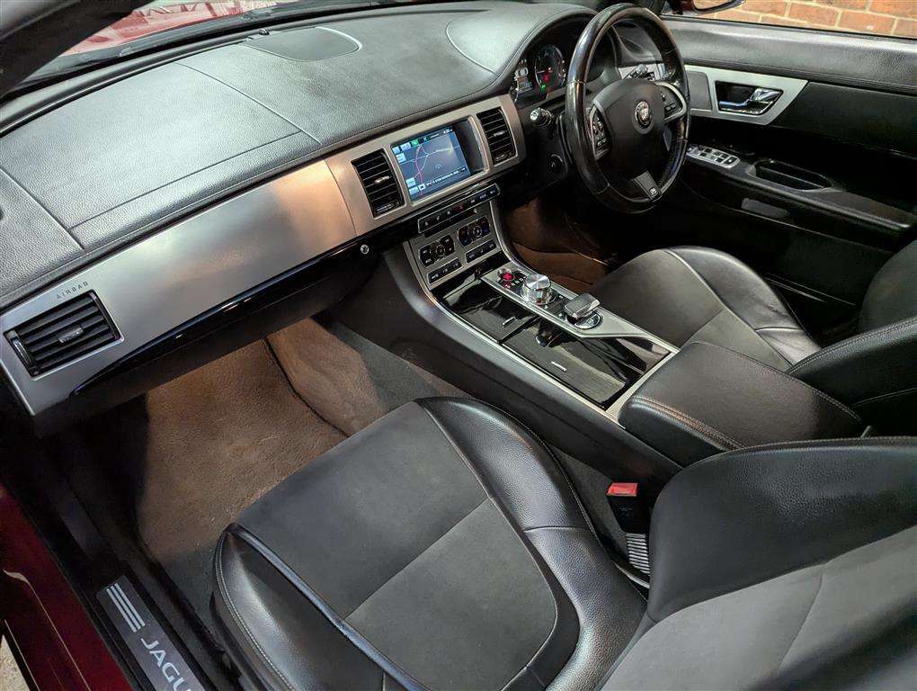 <p>2014 JAGUAR XF R-SPORT V6 D AUTO</p>