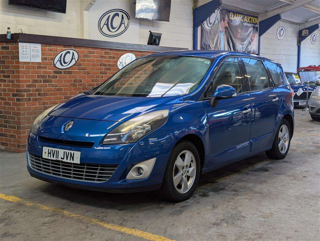 <p>2011 RENAULT GRD SCENIC DY-IQUE T-T DC</p>