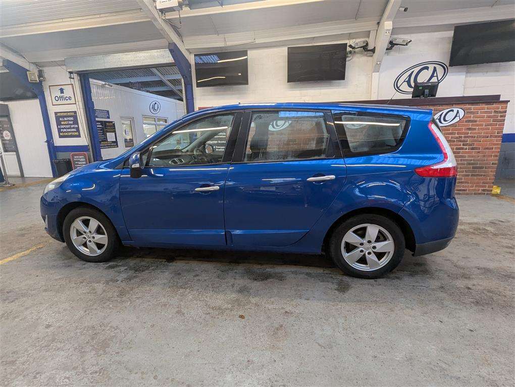<p>2011 RENAULT GRD SCENIC DY-IQUE T-T DC</p>