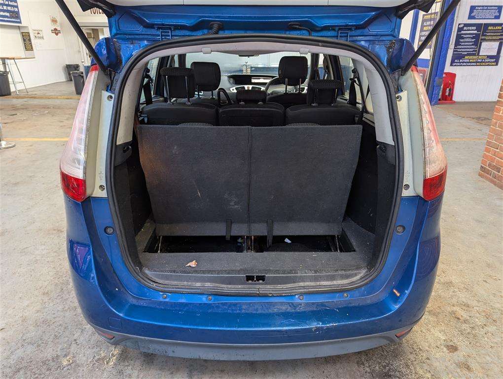 <p>2011 RENAULT GRD SCENIC DY-IQUE T-T DC</p>