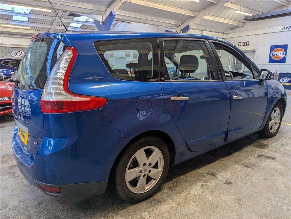 <p>2011 RENAULT GRD SCENIC DY-IQUE T-T DC</p>