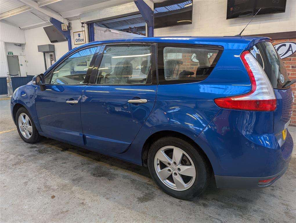 <p>2011 RENAULT GRD SCENIC DY-IQUE T-T DC</p>