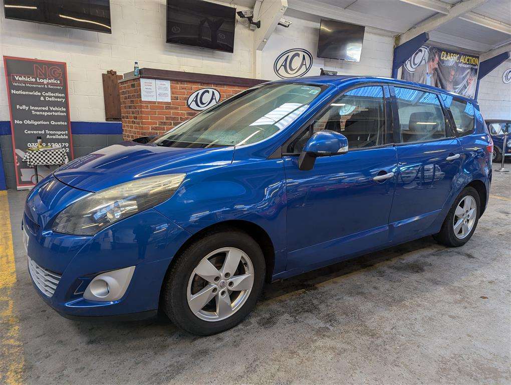 <p>2011 RENAULT GRD SCENIC DY-IQUE T-T DC</p>