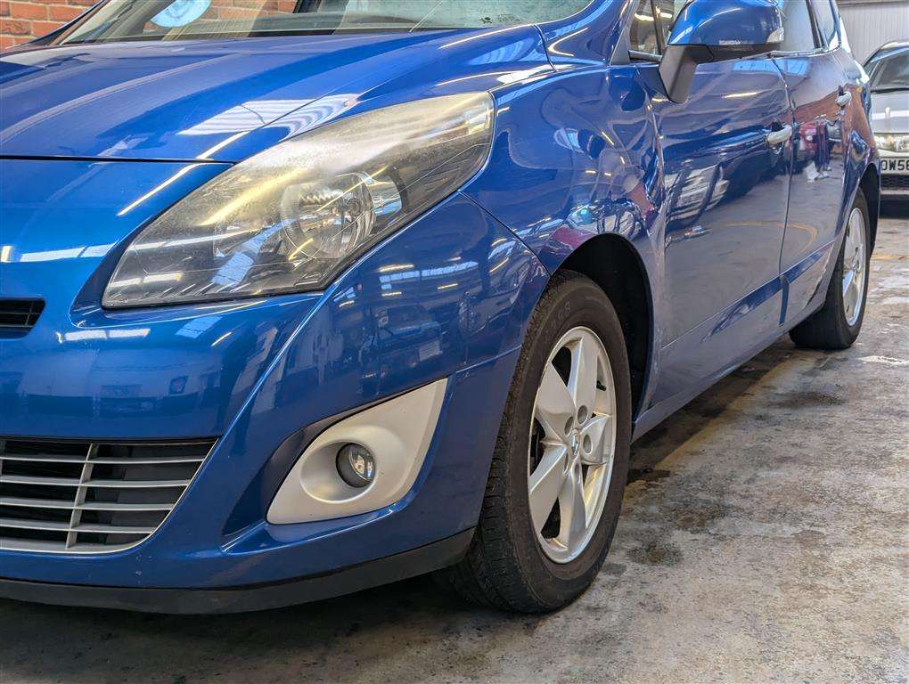 <p>2011 RENAULT GRD SCENIC DY-IQUE T-T DC</p>