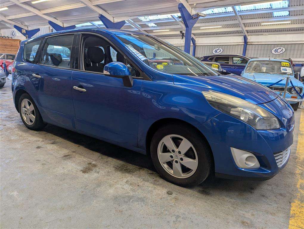 <p>2011 RENAULT GRD SCENIC DY-IQUE T-T DC</p>