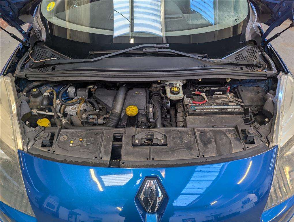 <p>2011 RENAULT GRD SCENIC DY-IQUE T-T DC</p>