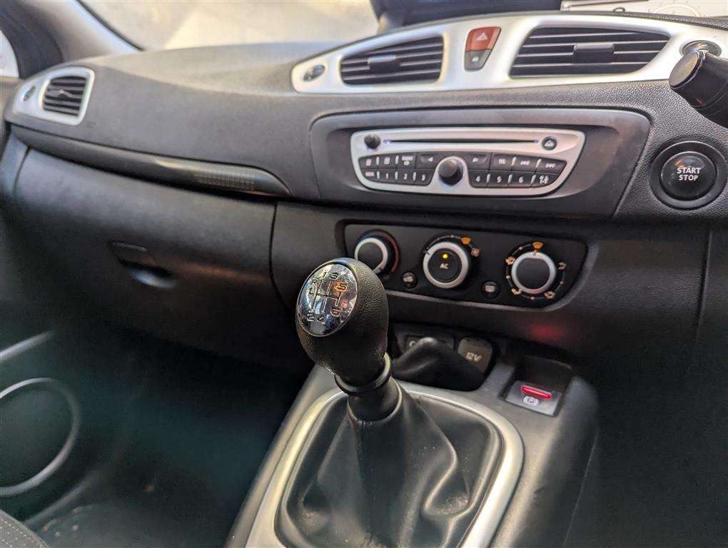 <p>2011 RENAULT GRD SCENIC DY-IQUE T-T DC</p>