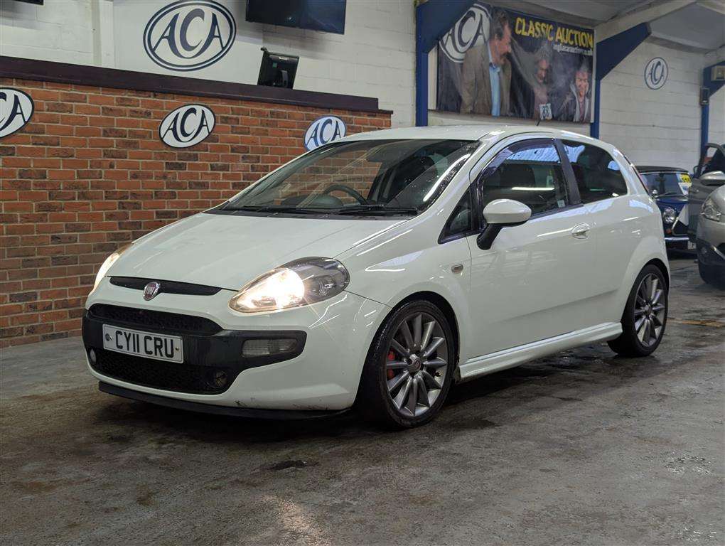 <p>2011 FIAT PUNTO EVO SPORTING MULTIJ</p>