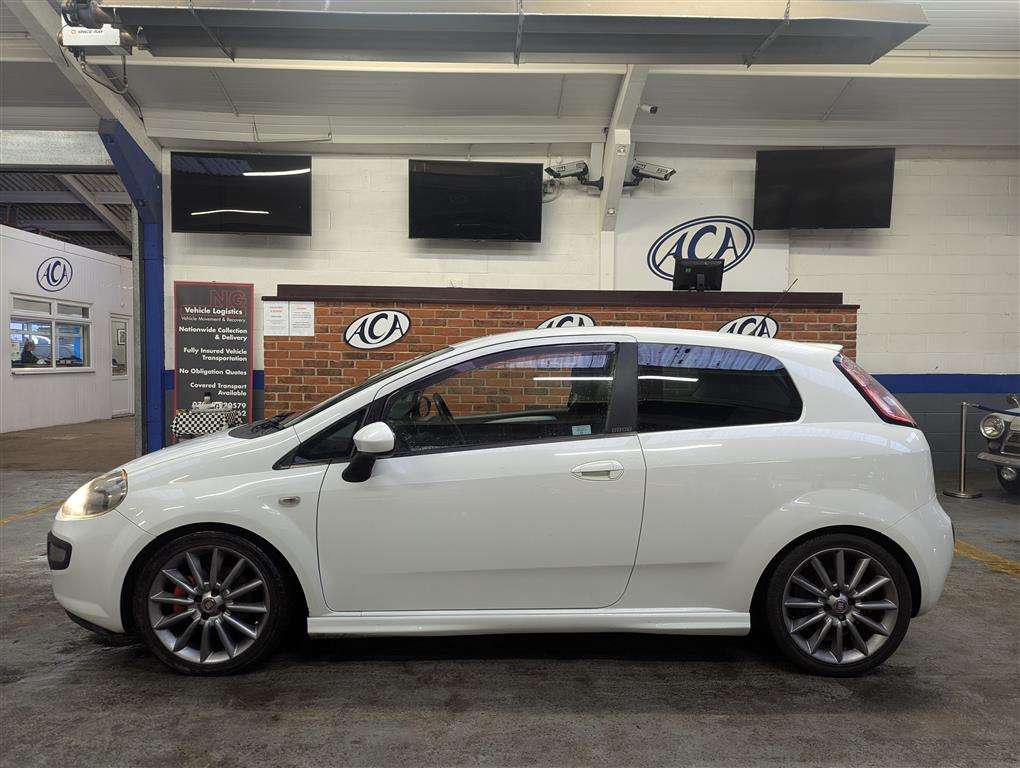 <p>2011 FIAT PUNTO EVO SPORTING MULTIJ</p>